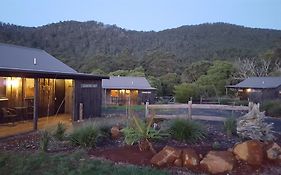 Rustic Hut Bush Retreat